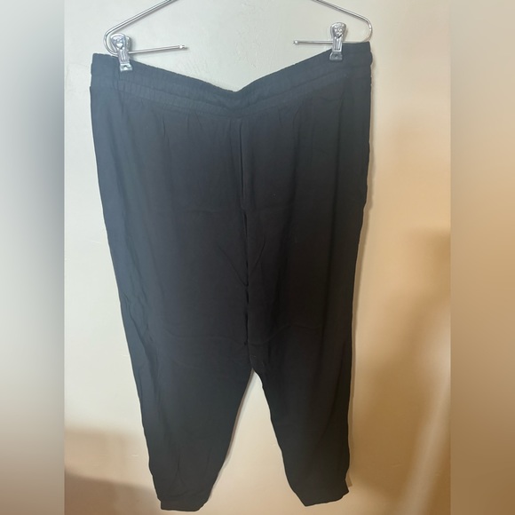 Black jogger pants, material not stretchy, Kirkland brand, size XXL - Picture 2 of 2